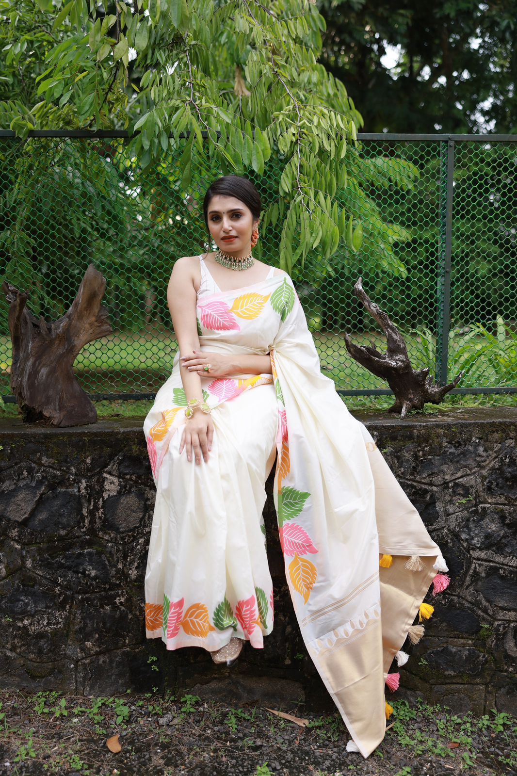 Cream Jacquard Soft Lichi Silk Leaf Motifs Saree