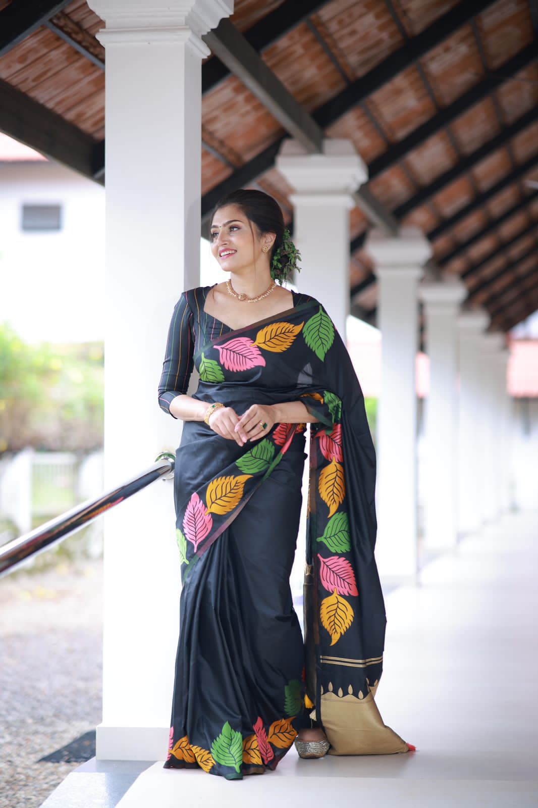 Black Jacquard Soft Lichi Silk Leaf Motifs Saree