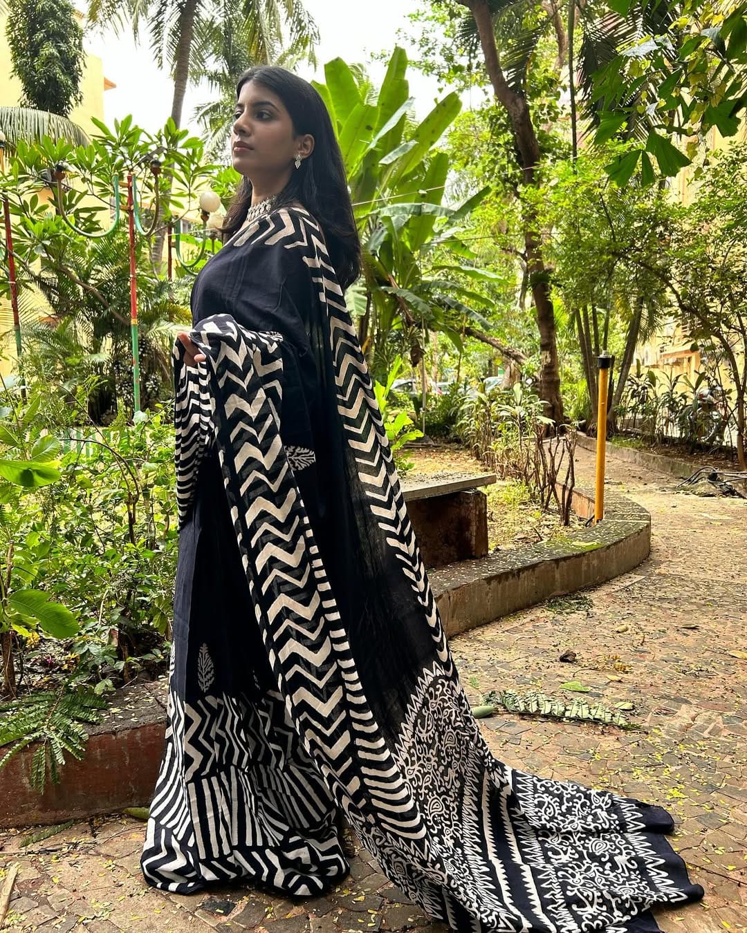 Black Mul Cotton Silk Ready to Wear Saree with Floral and Chevron Print with blouse