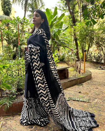 Black Mul Cotton Silk Ready to Wear Saree with Floral and Chevron Print with blouse