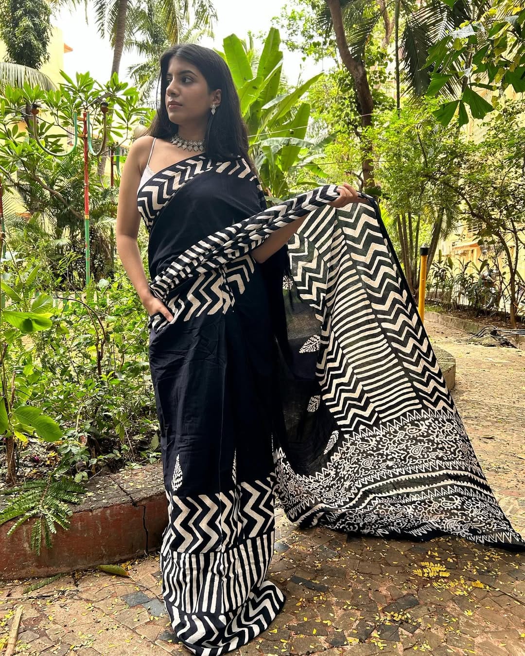 Black Mul Cotton Silk Ready to Wear Saree with Floral and Chevron Print with blouse