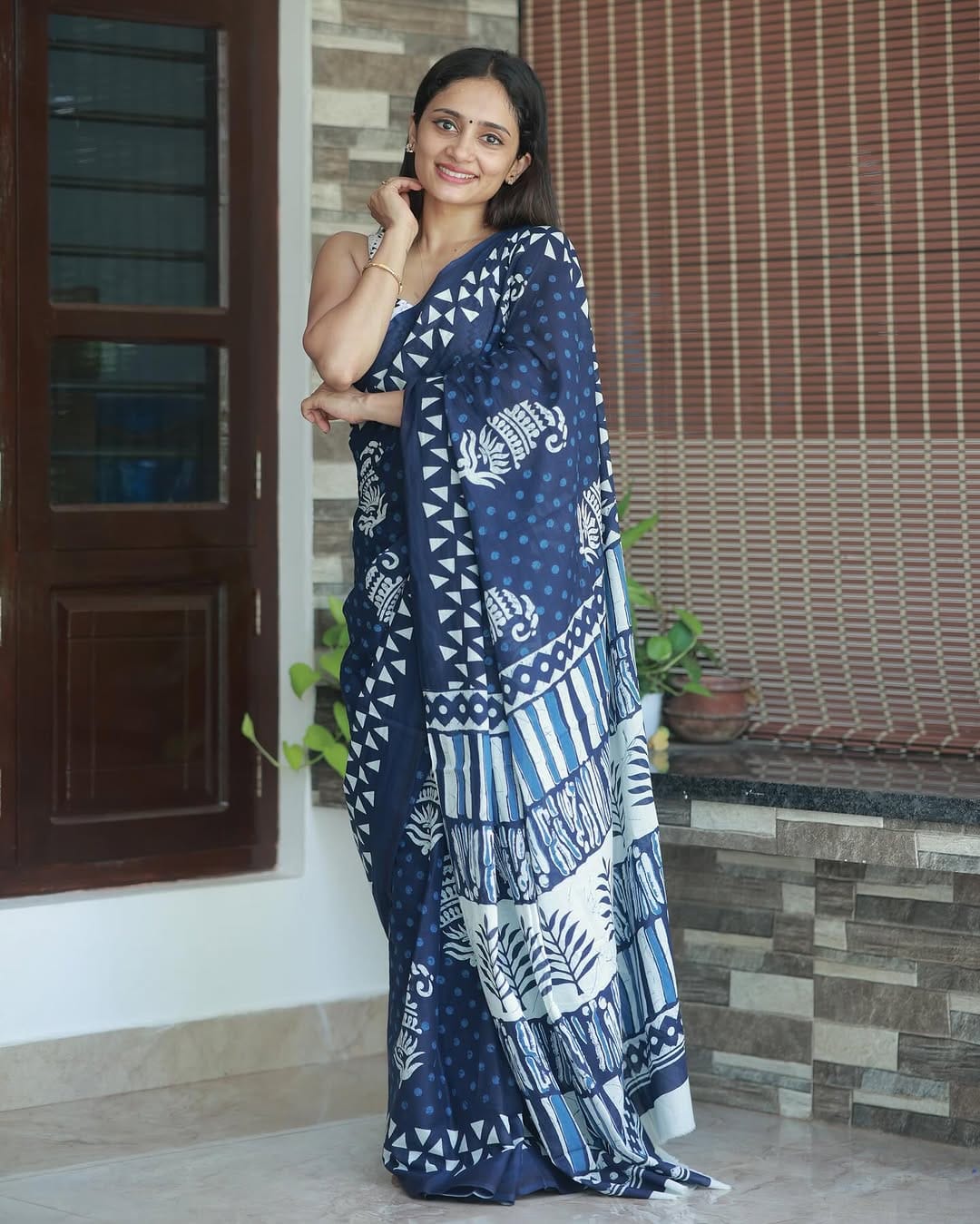 Elegant Navy Blue & White Handblock Print Ready To Wear Linen Saree