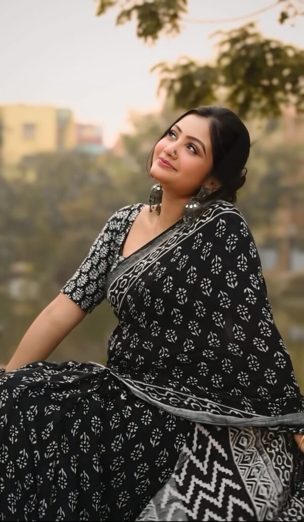 Black Color Soft Linen Bagru Print Ready To Wear Saree With Unstitched Blouse - Image 6
