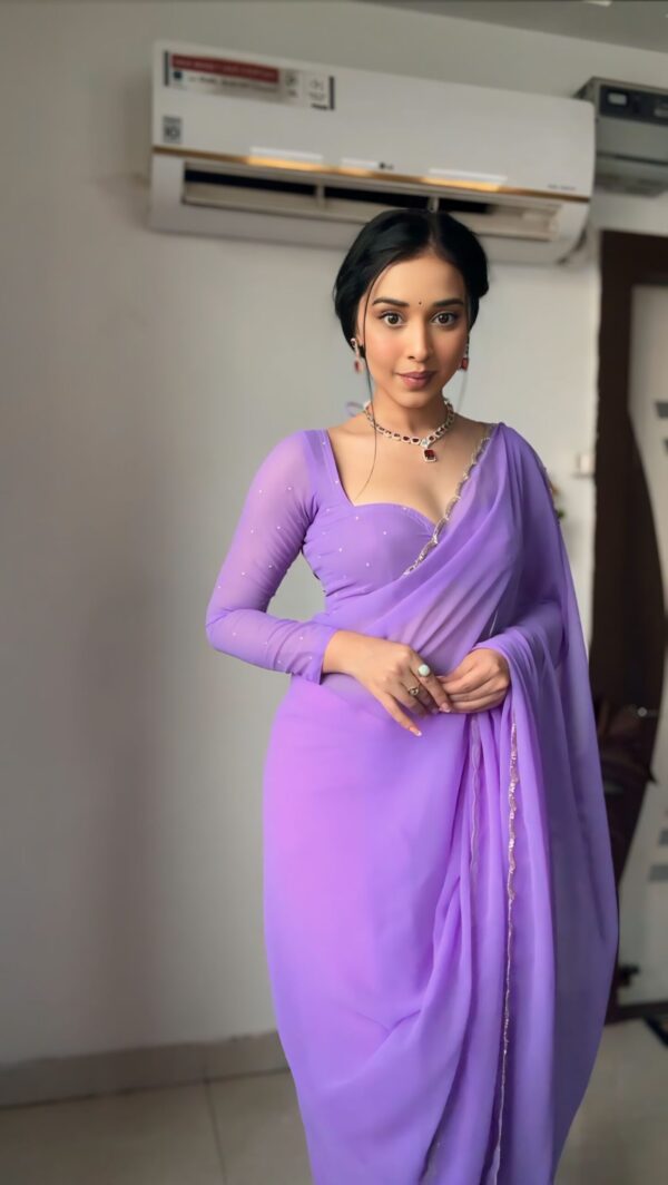 Lavender Color, Featuring A Scalloped Border Georgette Ready To Wear Saree With Stitched Blouse - Image 4