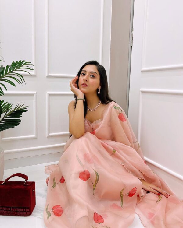 Peach Organza Saree With Red Floral Prints Ready To Wear Saree With Unstitched Blouse - Image 3