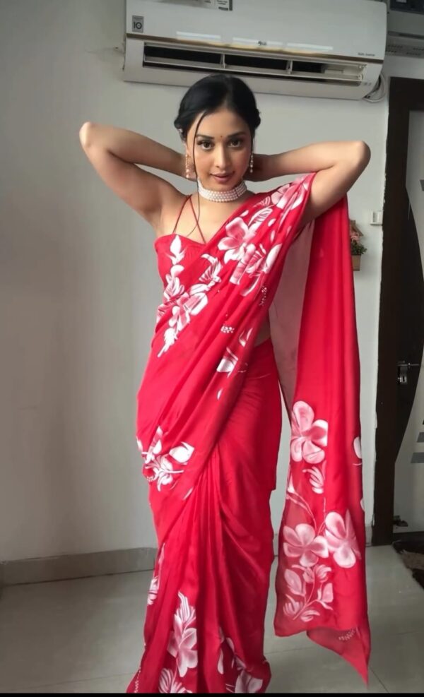 Red With Bold White Floral Prints Georgette Ready To Wear Saree With Unstitched Blouse - Image 3