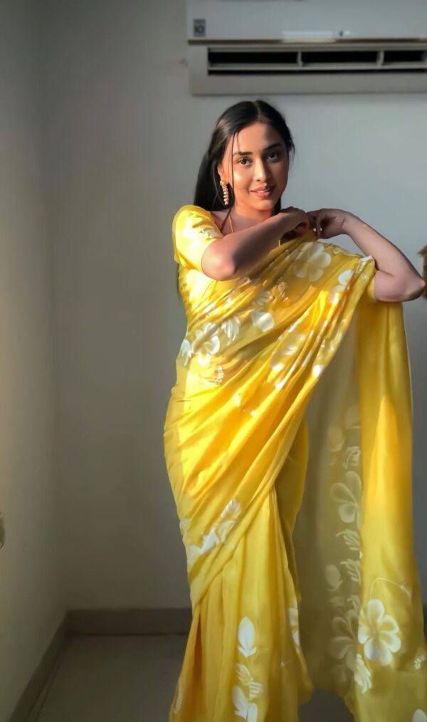Yellow With Bold White Floral Prints Georgette Ready To Wear Saree With Unstitched Blouse - Image 3