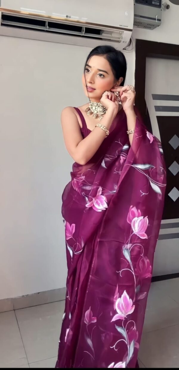 White Georgette Saree Floral Prints Ready To Wear Saree With Unstitched Blouse - Image 3