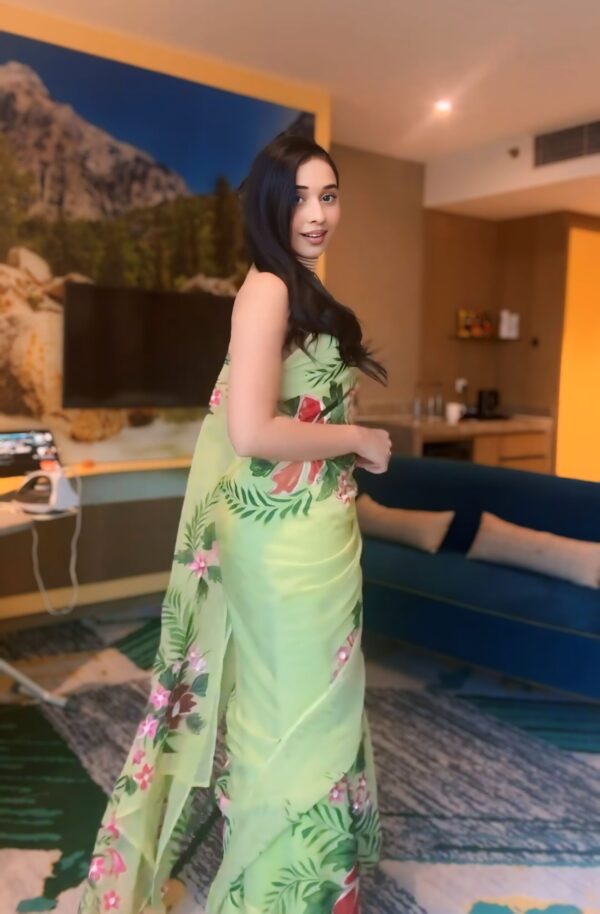 Light Green Color Pink And Red Floral Prints Georgette Ready To Wear Saree With Unstitched Blouse - Image 7