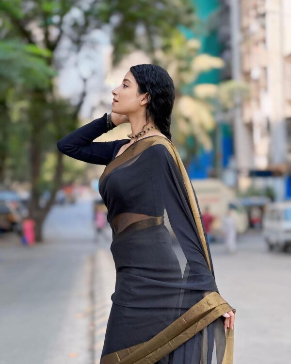 Black Base Small Shiny Golden Border Chiffon Ready To Wear Saree With Unstitched Blouse - Image 6
