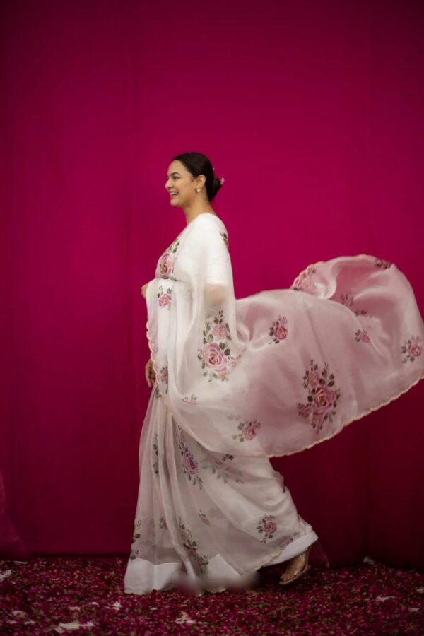 White Color Organza Saree Botanical Print Scalloped Golden Border Design Ready To Wear Saree With Stitched Blouse - Image 4