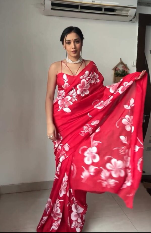 Red With Bold White Floral Prints Georgette Ready To Wear Saree With Unstitched Blouse - Image 7