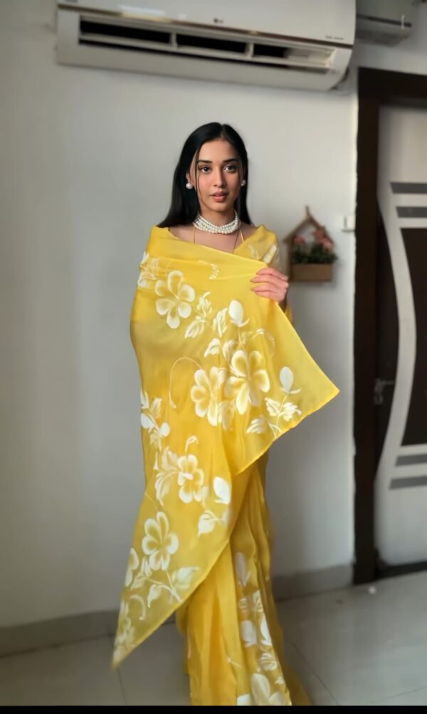 Yellow With Bold White Floral Prints Georgette Ready To Wear Saree With Unstitched Blouse - Image 7