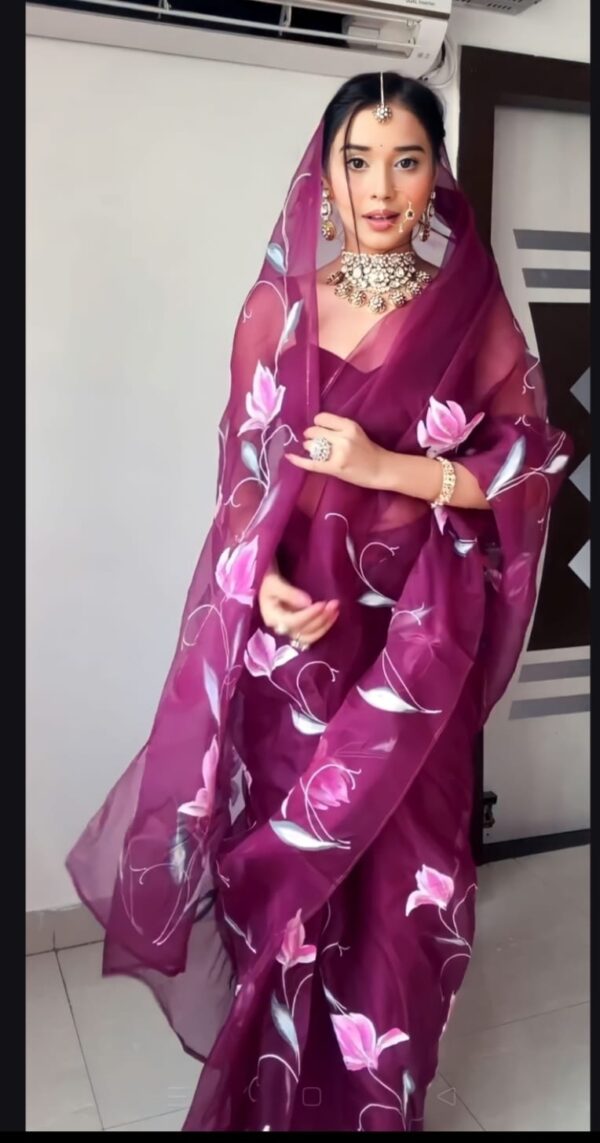 White Georgette Saree Floral Prints Ready To Wear Saree With Unstitched Blouse - Image 7