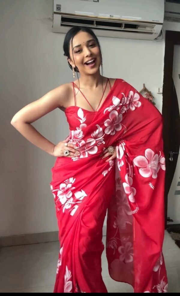 Red With Bold White Floral Prints Georgette Ready To Wear Saree With Unstitched Blouse - Image 6