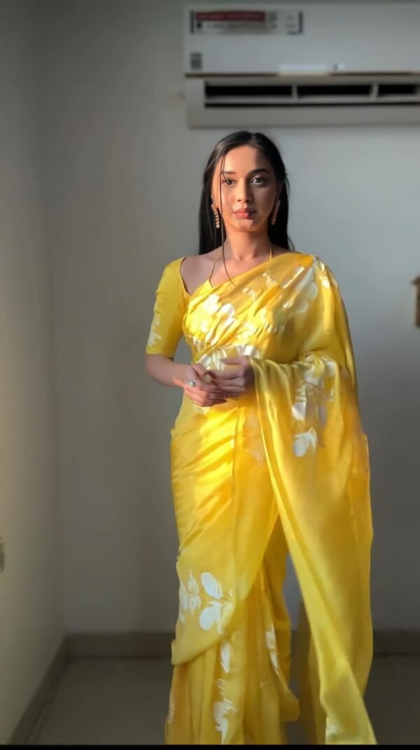 Yellow With Bold White Floral Prints Georgette Ready To Wear Saree With Unstitched Blouse - Image 6