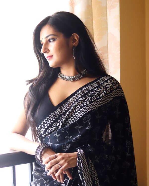 Black Color Soft Linen Handblock-inspired Geometric And Leaf Motifs Ready To Wear Saree With Unstitched Blouse - Image 3