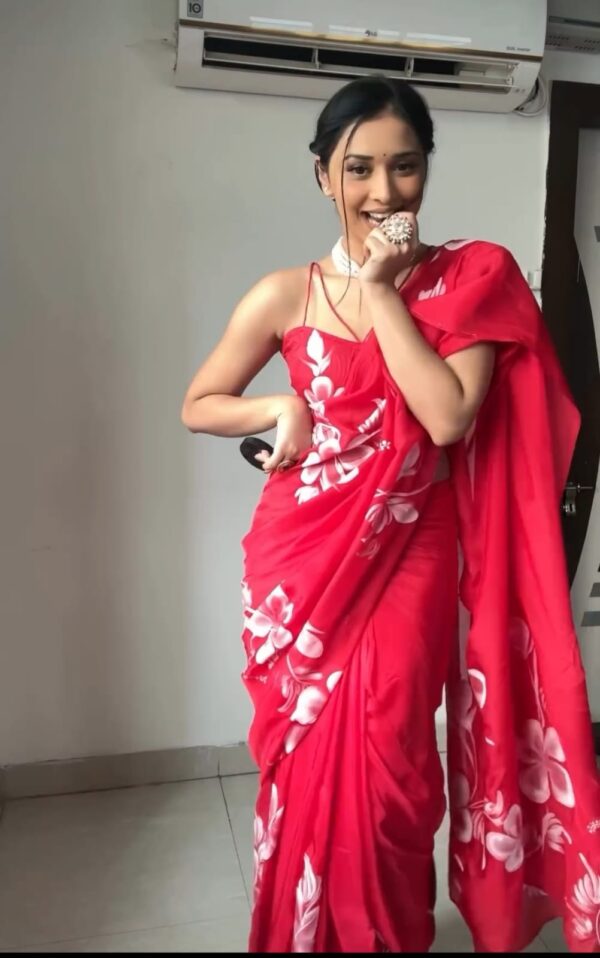 Red With Bold White Floral Prints Georgette Ready To Wear Saree With Unstitched Blouse - Image 5