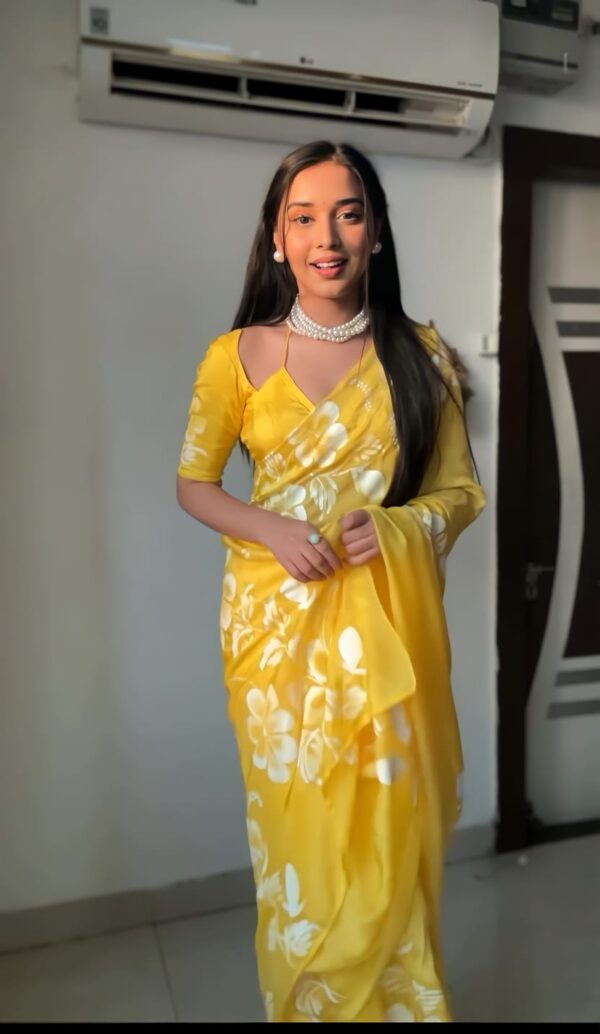 Yellow With Bold White Floral Prints Georgette Ready To Wear Saree With Unstitched Blouse - Image 5
