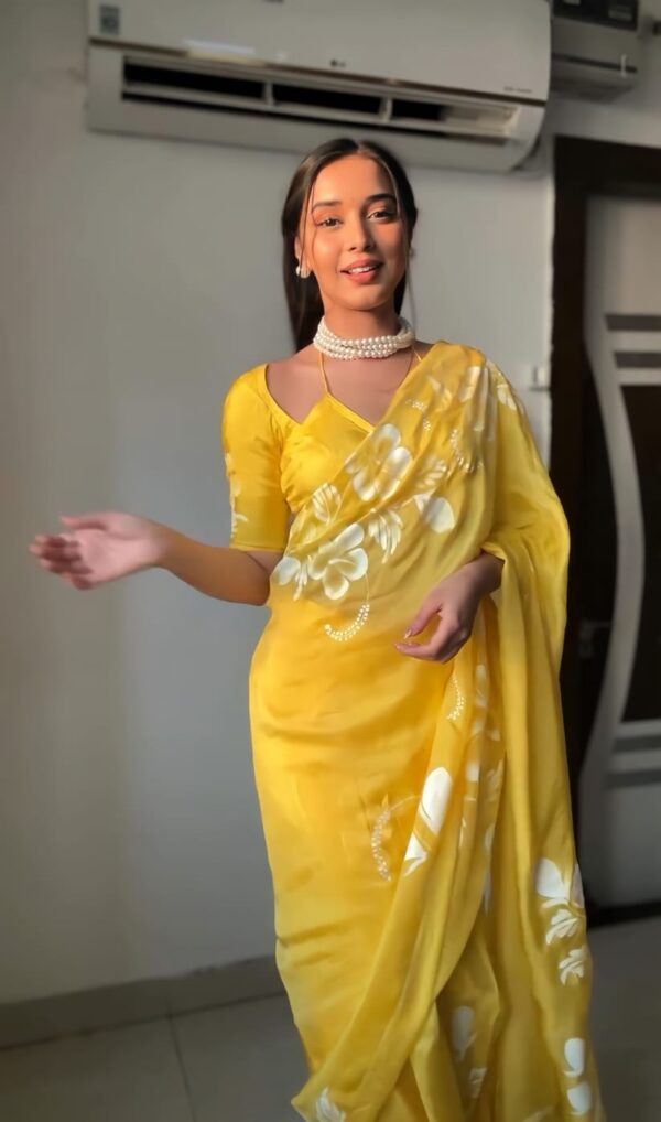 Yellow With Bold White Floral Prints Georgette Ready To Wear Saree With Unstitched Blouse - Image 4