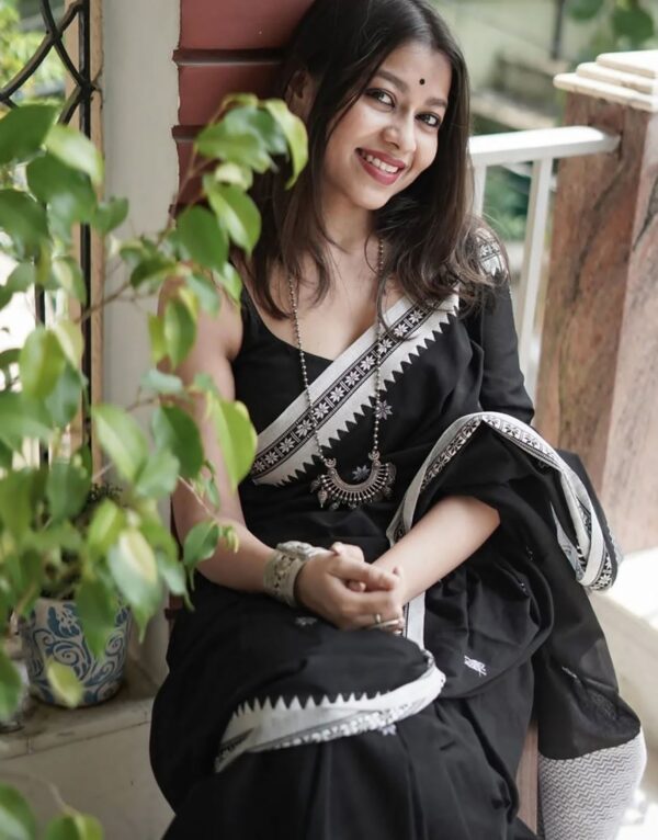Monochrome Magic – Black Jacquard Soft Lilan Cotton Saree with White Thread Work - Image 5