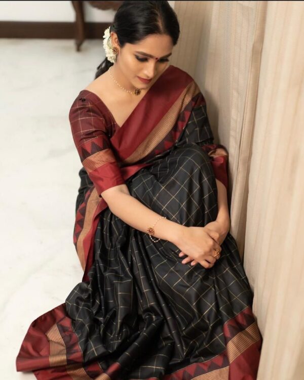 Elegant Black Jacquard Lichi Silk Saree with Maroon Zari Border – Timeless South Indian Grace - Image 3