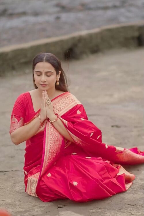 Red Handwoven Kanjeevaram Jacquard Pure Lichi Silk Saree with Traditional Zari Border
