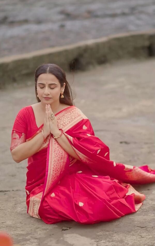 Red Handwoven Kanjeevaram Jacquard Pure Lichi Silk Saree with Traditional Zari Border