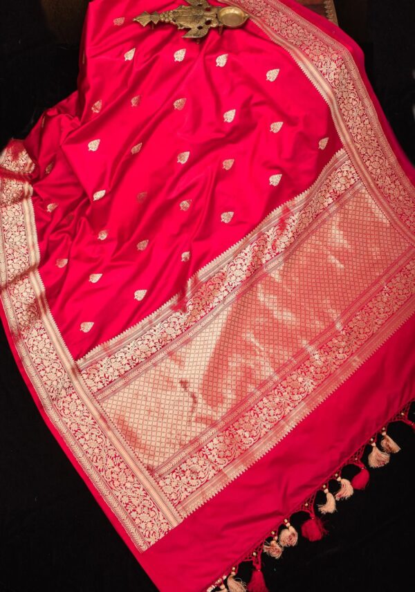 Red Handwoven Kanjeevaram Jacquard Pure Lichi Silk Saree with Traditional Zari Border - Image 5