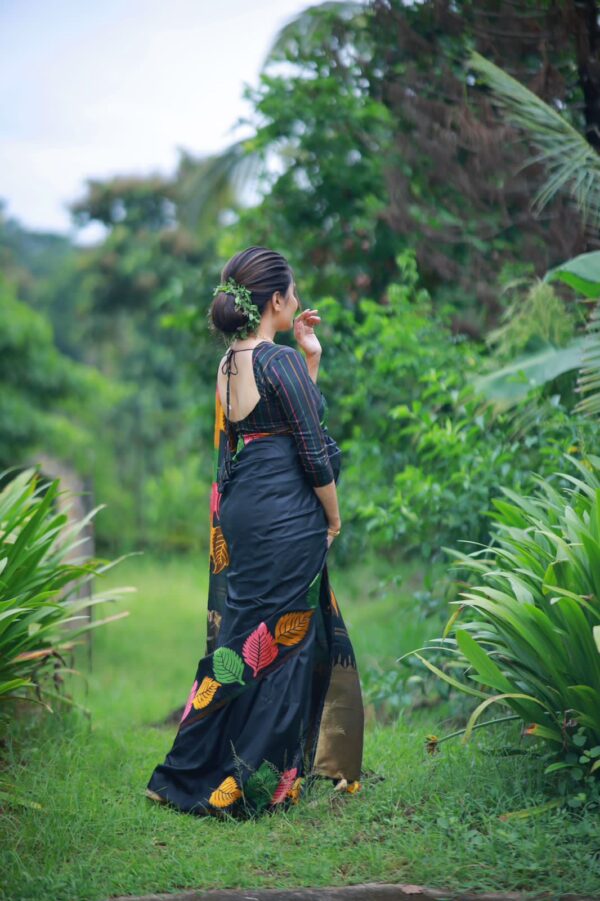 Black Jacquard Soft Lichi Silk Leaf Motifs Saree - Image 3