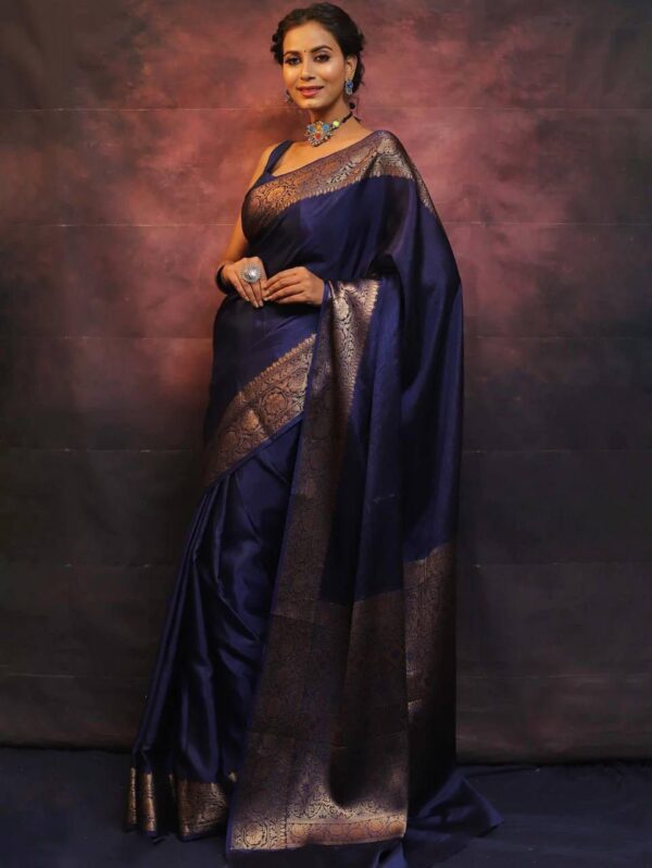 Royal Navy Blue Kanjeevaram Silk Saree with Antique Gold Zari Border – A Timeless Classic for Grand Celebrations
