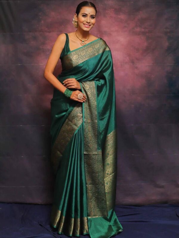 Emerald Green Kanjeevaram Lichi Silk Saree with Antique Gold Zari Border – A Royal Ensemble for Traditional Celebrations