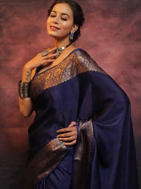 Royal Navy Blue Kanjeevaram Silk Saree with Antique Gold Zari Border – A Timeless Classic for Grand Celebrations - Image 5