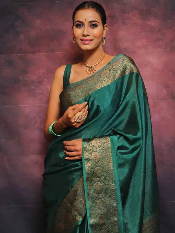 Emerald Green Kanjeevaram Lichi Silk Saree with Antique Gold Zari Border – A Royal Ensemble for Traditional Celebrations - Image 6