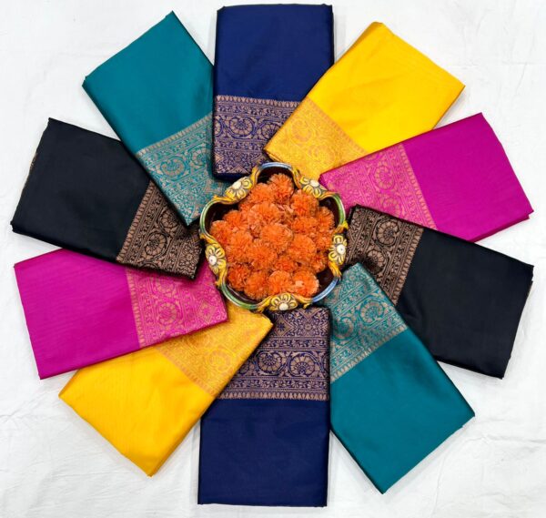 Majestic Black Kanjeevaram Lichi Silk Saree with Antique Gold Zari Border – Timeless Elegance for Evening - Image 7