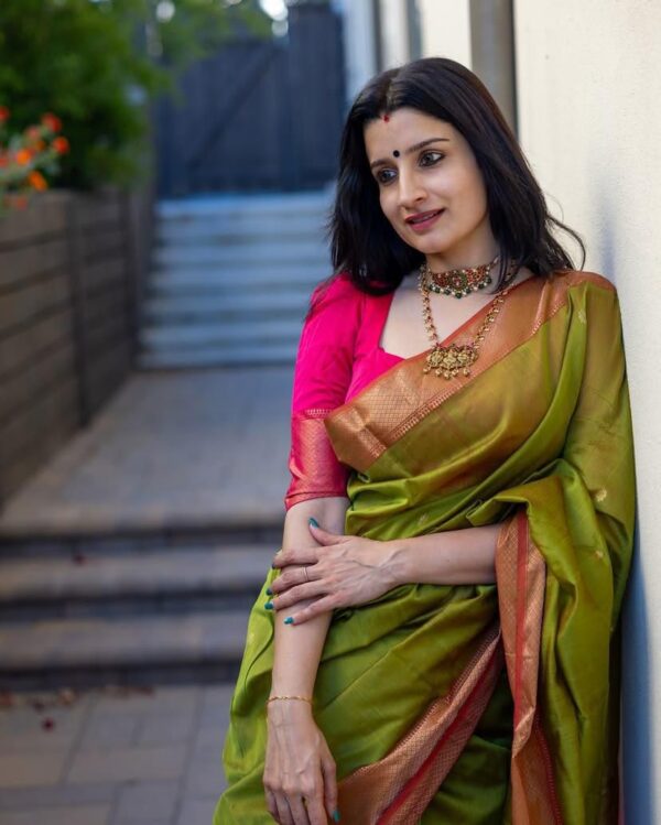 Elegant Olive Green and Pink Silk Saree – A Graceful Harmony of Earthy and Vibrant Tones - Image 4