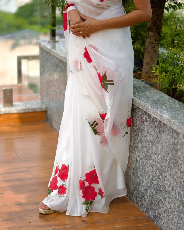 White Georgette Red colour Flower Design Ready To Wear Saree  With Unstitched Blouse - Image 4