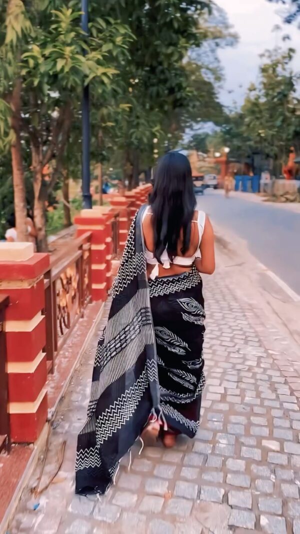 Soft Linen Black Colours Design Digital Print Ready To Wear Saree With Unstitched Blouse - Image 5