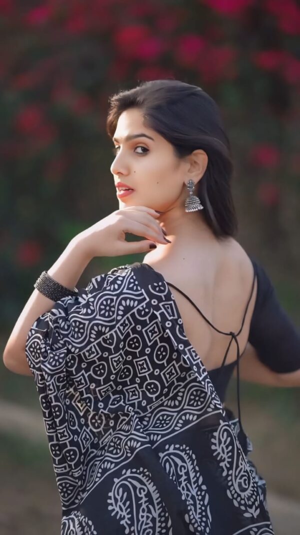 Soft Linen Black Colours Design Digital Print Ready To Wear Saree With Unstitched Blouse - Image 4