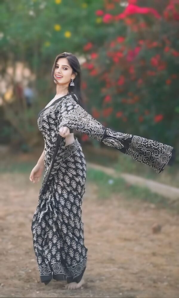 Soft Linen Black Colours Design Digital Print Ready To Wear Saree With Unstitched Blouse - Image 7