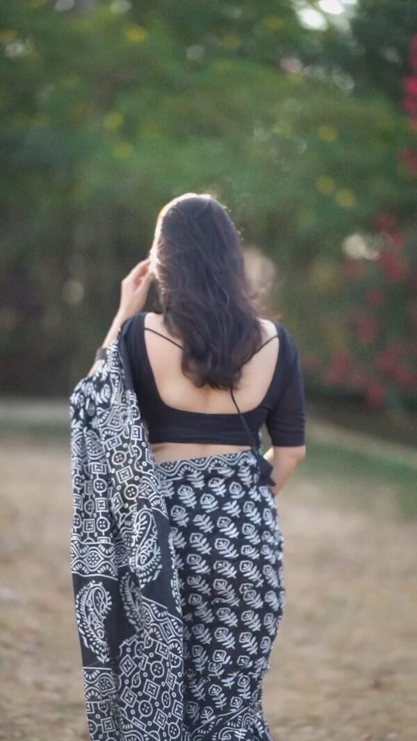 Soft Linen Black Colours Design Digital Print Ready To Wear Saree With Unstitched Blouse - Image 3