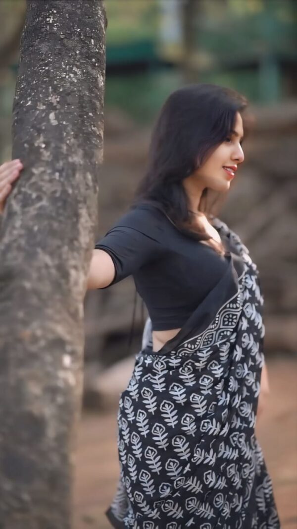 Soft Linen Black Colours Design Digital Print Ready To Wear Saree With Unstitched Blouse - Image 5