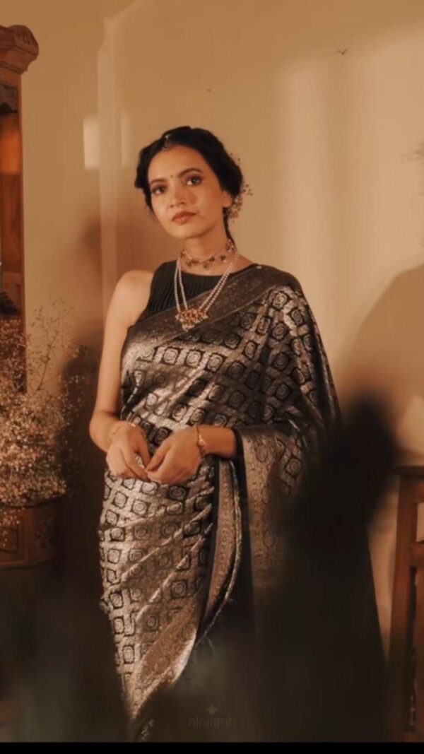 Luxe Black Banarasi Jacquard Lichi Silk Saree with All-Over Zari Weave - Image 4