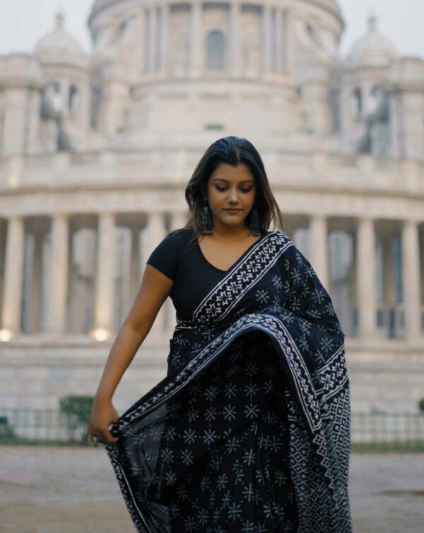 Black Soft Linen Silk Saree with Ethnic Print & Contrast Borde - Image 3