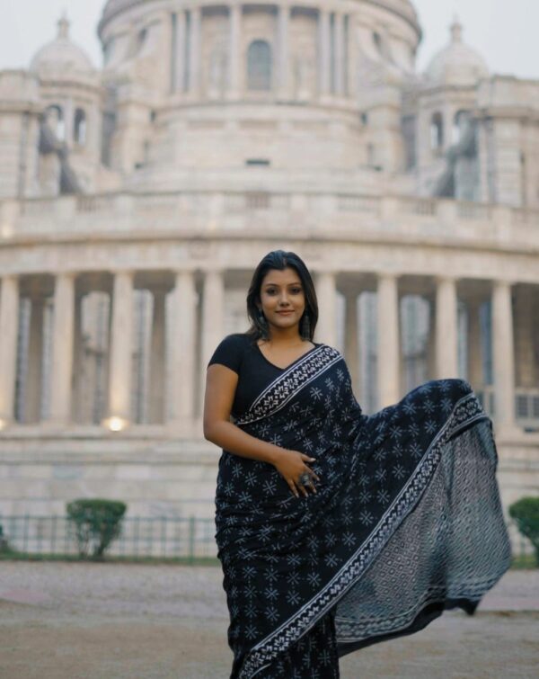 Black Soft Linen Silk Saree with Ethnic Print & Contrast Borde - Image 6