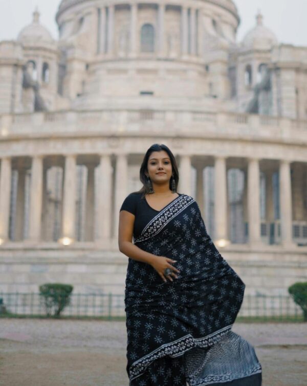 Black Soft Linen Silk Saree with Ethnic Print & Contrast Borde - Image 9