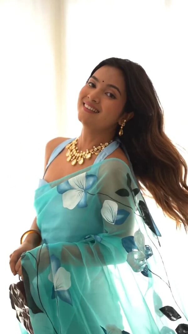 Ready-to-Wear Sky Blue Floral Organza Saree with Printed Pallu & Unstitched Blouse - Image 10