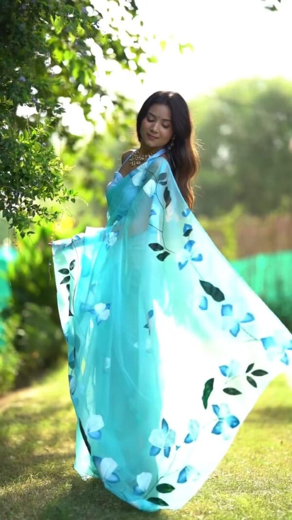 Ready-to-Wear Sky Blue Floral Organza Saree with Printed Pallu & Unstitched Blouse - Image 4