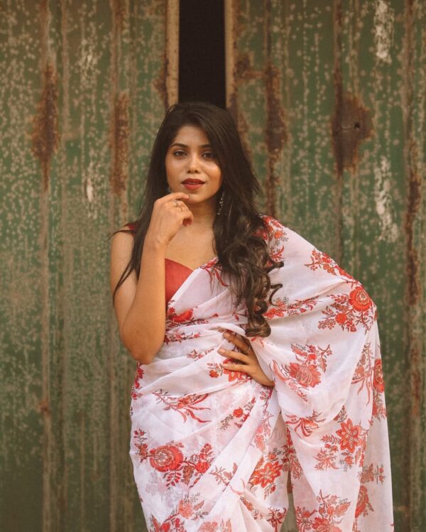 Ready-to-Wear White Georgette Saree with Red Floral Print – Elegant & Effortless - Image 4
