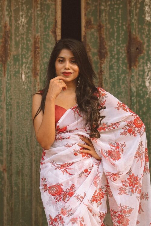 Ready-to-Wear White Georgette Saree with Red Floral Print – Elegant & Effortless